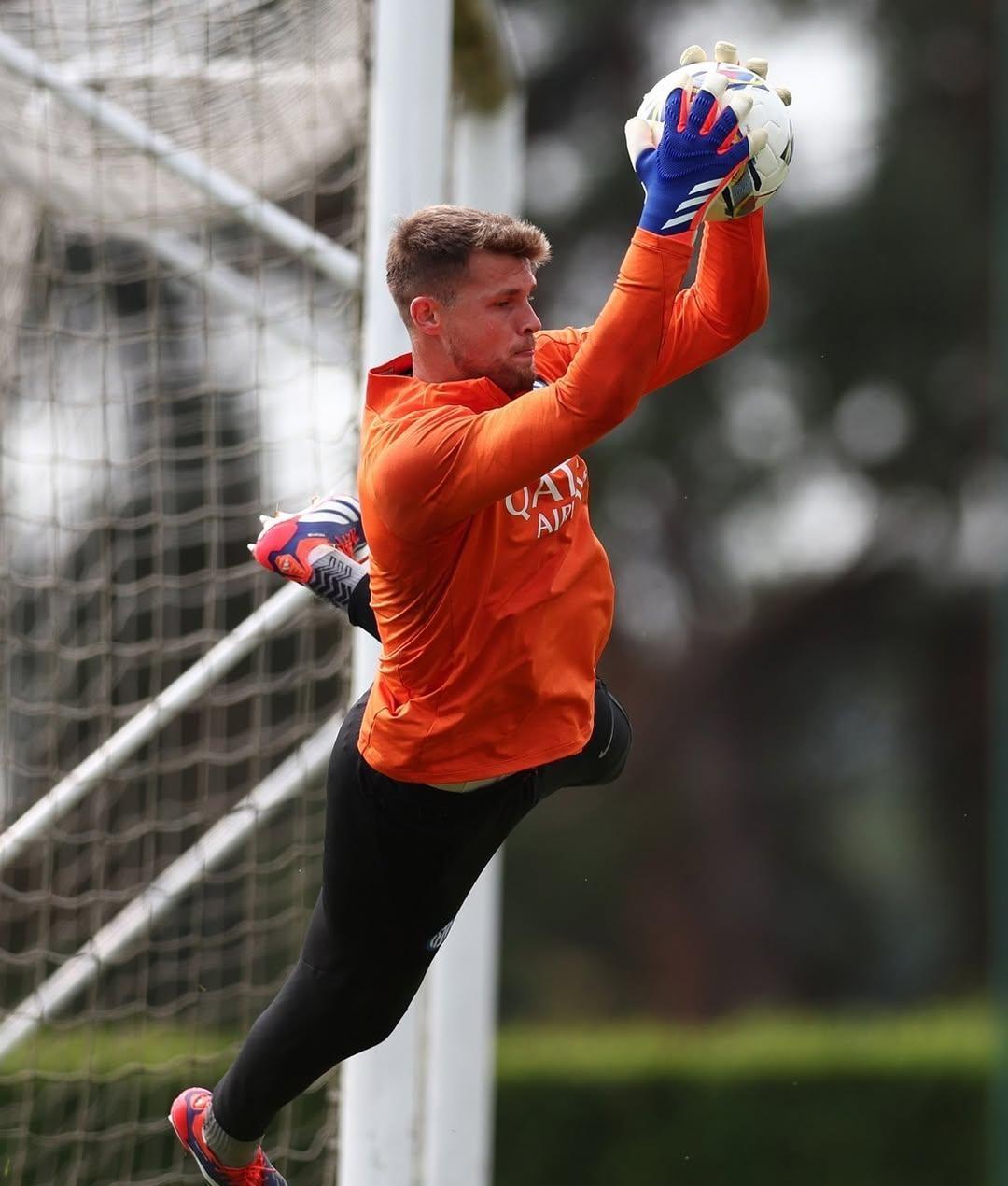 新葡京娱乐城-欧预赛决赛门将表现亮眼，守门员扑救神勇(欧预赛名单)